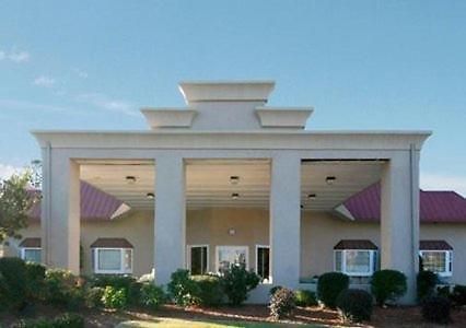 Clarion Suites Augusta Bagian luar foto