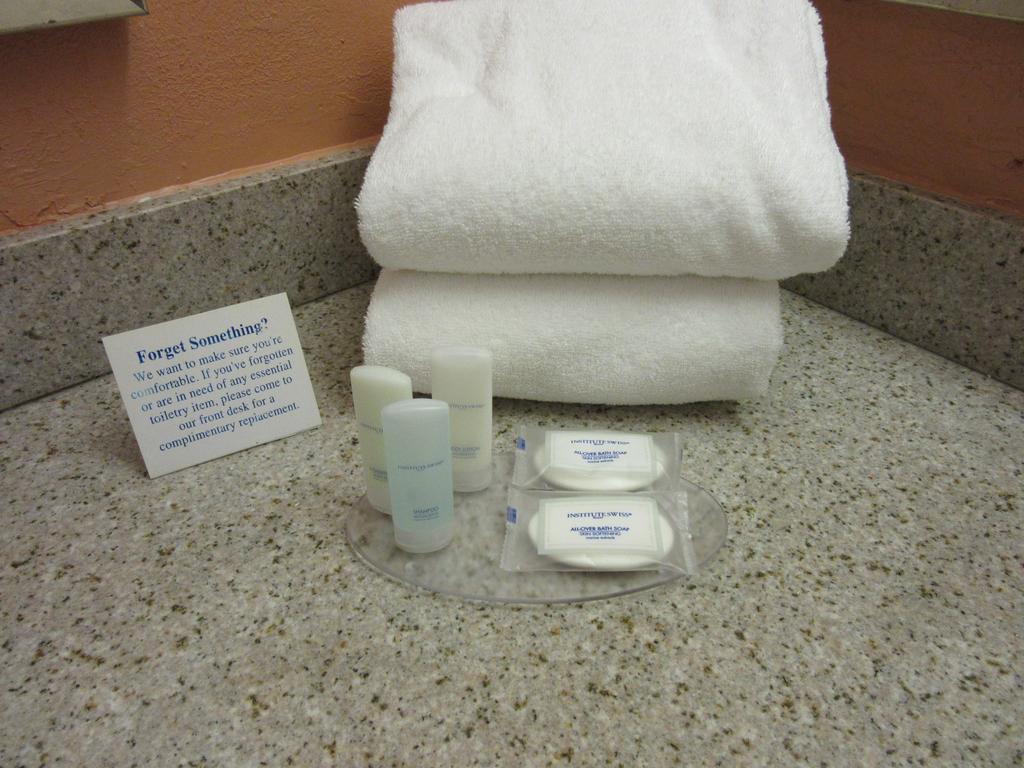 Clarion Suites Augusta Bagian luar foto
