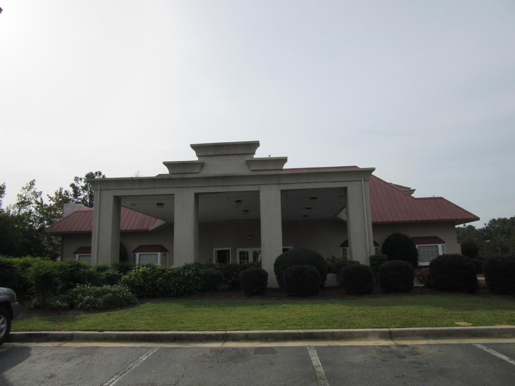 Clarion Suites Augusta Bagian luar foto