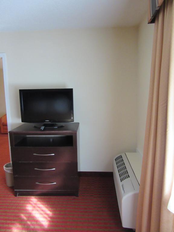 Clarion Suites Augusta Bagian luar foto