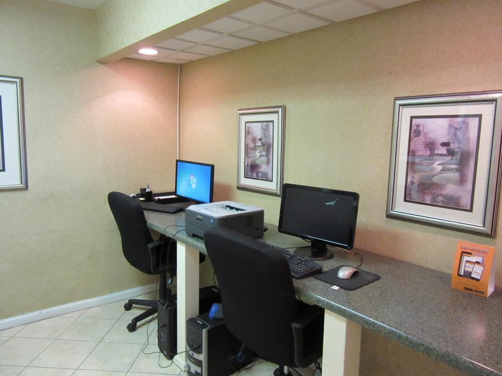 Clarion Suites Augusta Bagian luar foto