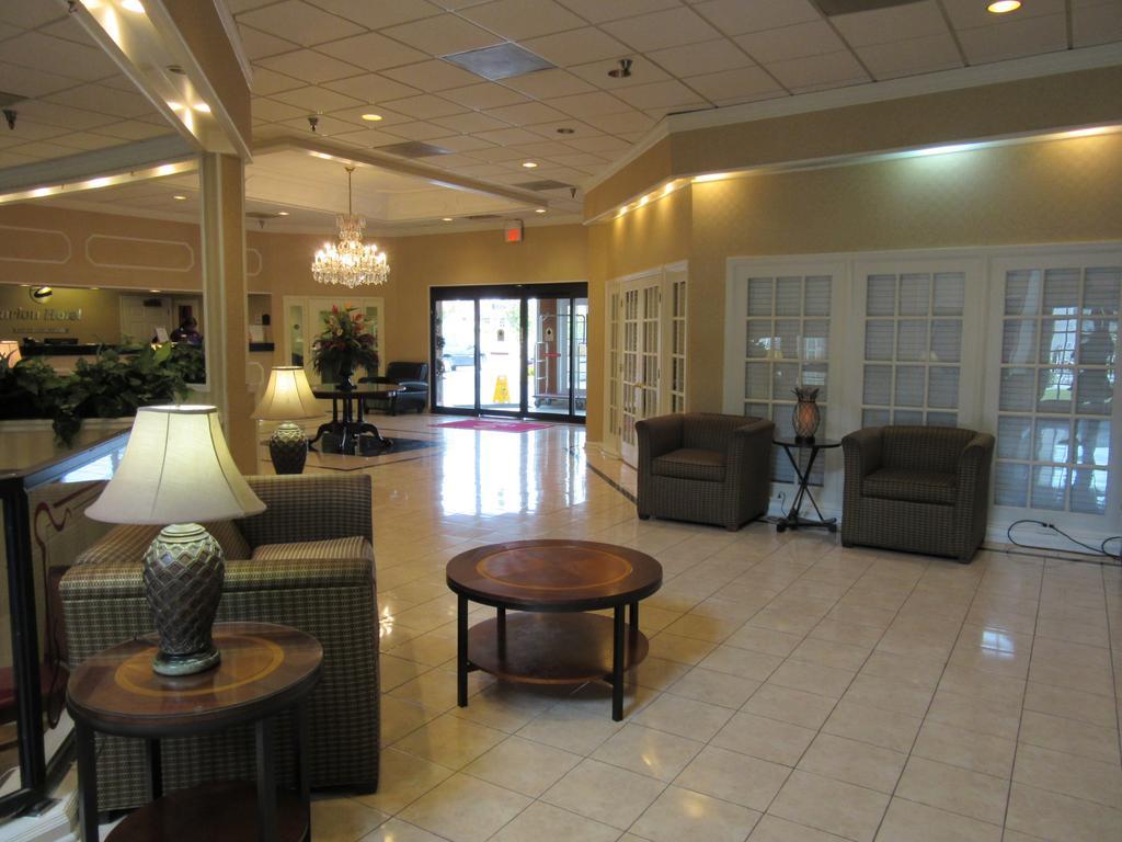 Clarion Suites Augusta Bagian luar foto