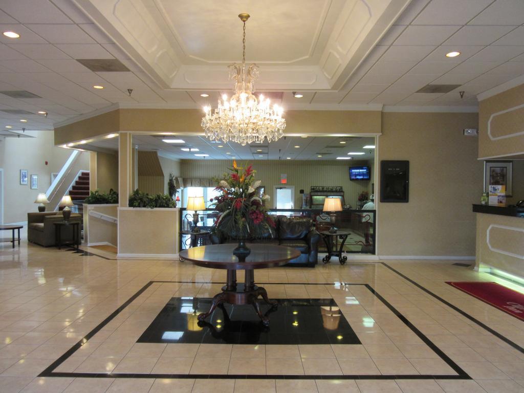 Clarion Suites Augusta Bagian luar foto