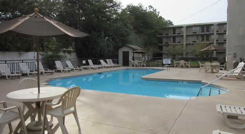 Clarion Suites Augusta Bagian luar foto