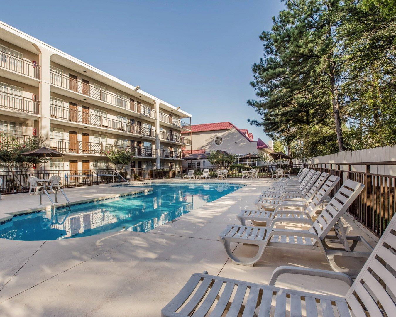 Clarion Suites Augusta Bagian luar foto