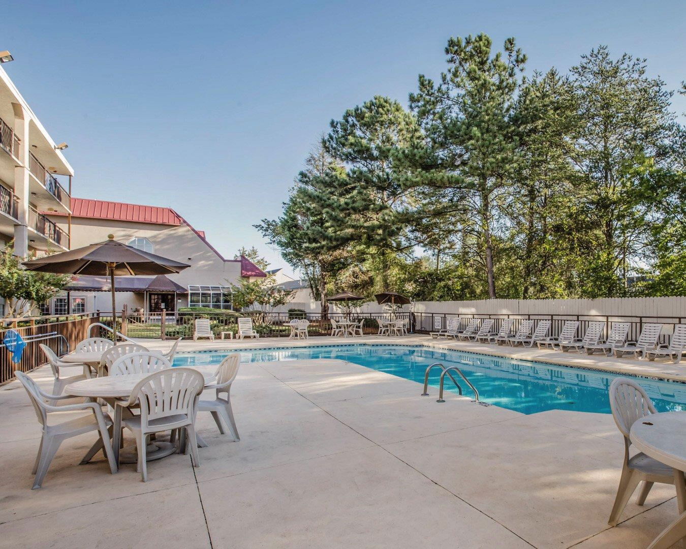 Clarion Suites Augusta Bagian luar foto