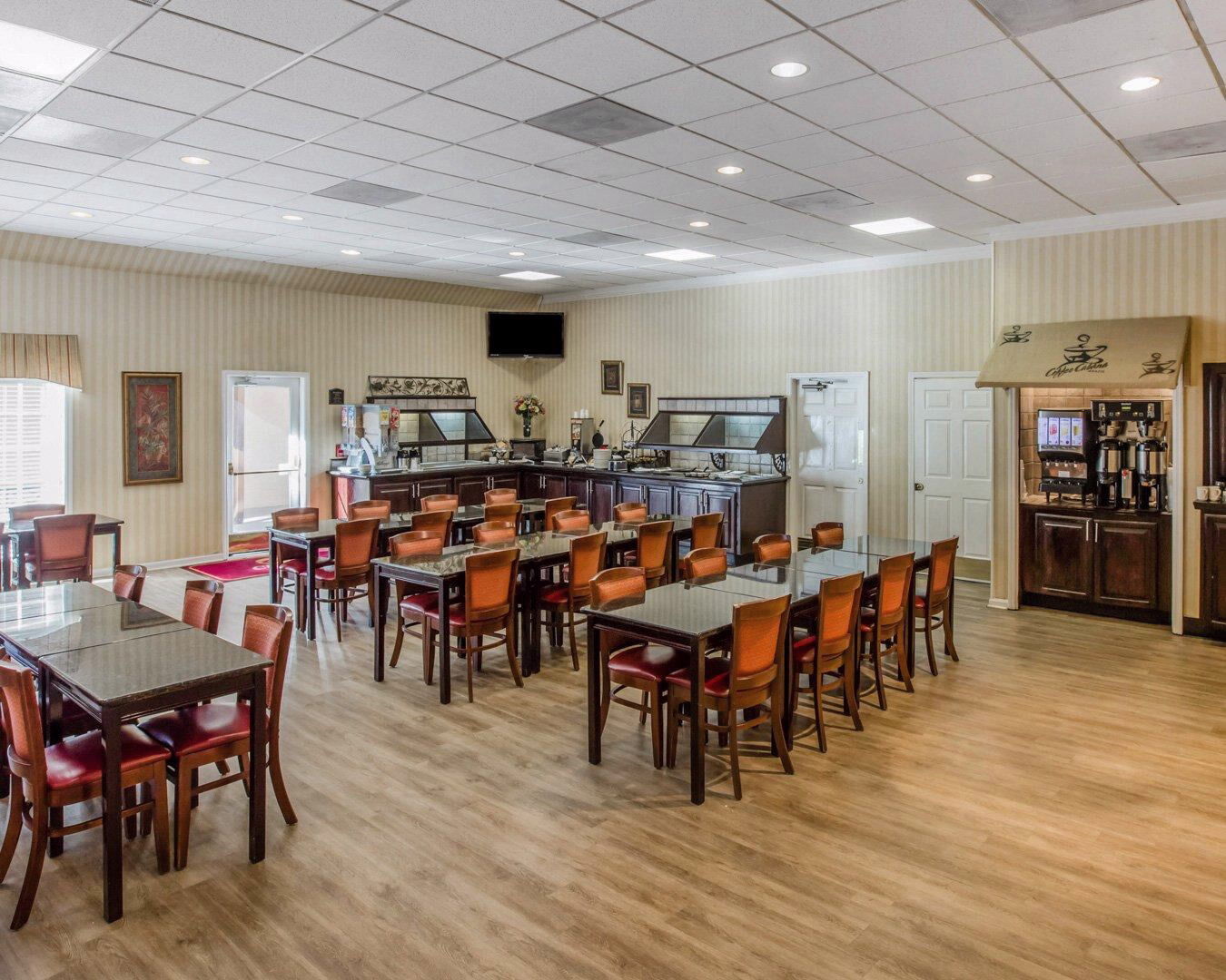Clarion Suites Augusta Bagian luar foto